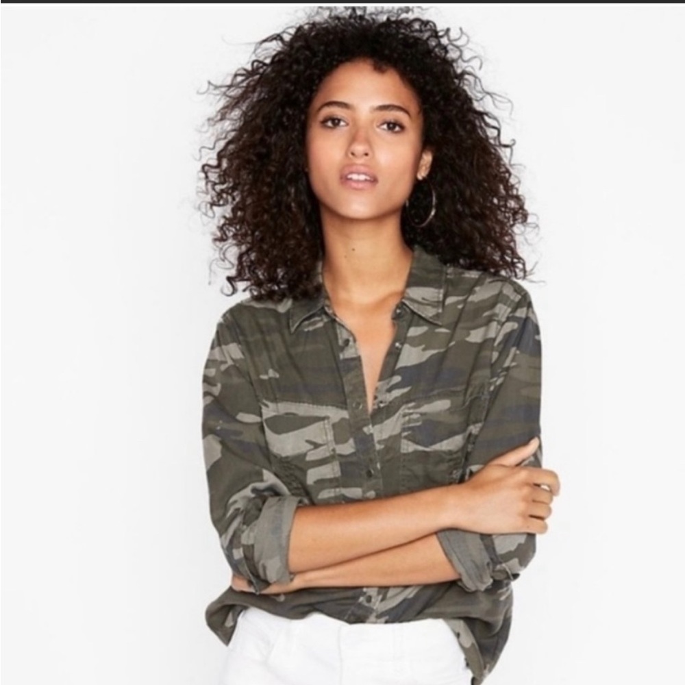 NEW EXPRESS CAMO BOYFRIEND SHIRT SMALL.